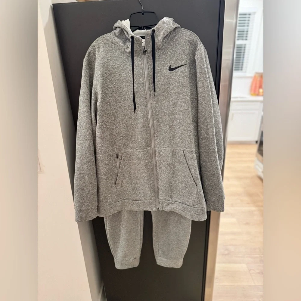 Nike Men's Gray Fleece Joggers
